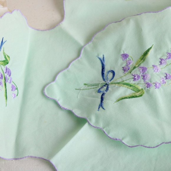 Vintage Bun Warmer, Mint Green Bread basket Liner, Embroidered Purple Flowers - Picture 8 of 10